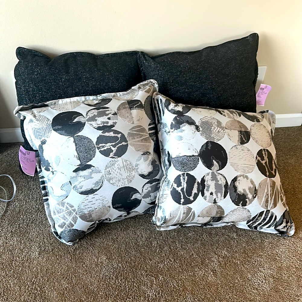 Brand new slumberland set of 4 pillows. Never used